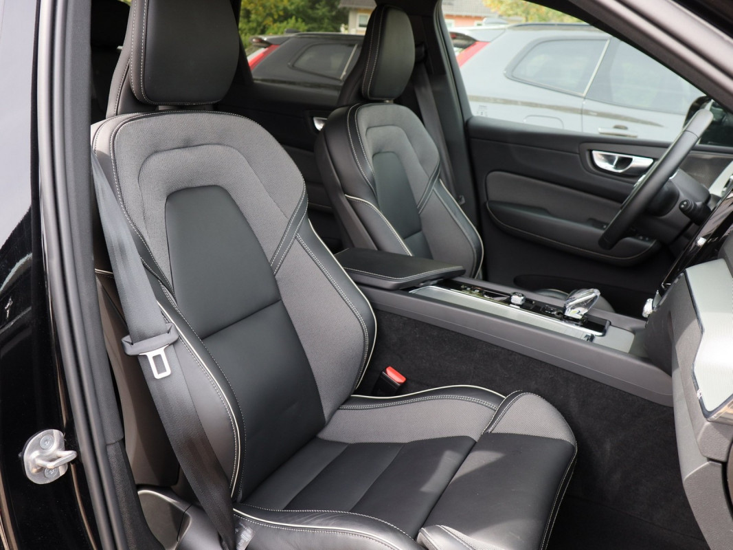 Volvo XC60 T6 AWD - SUV/Off-road - Schwarz - Gebrauchtwagen - Bild 6