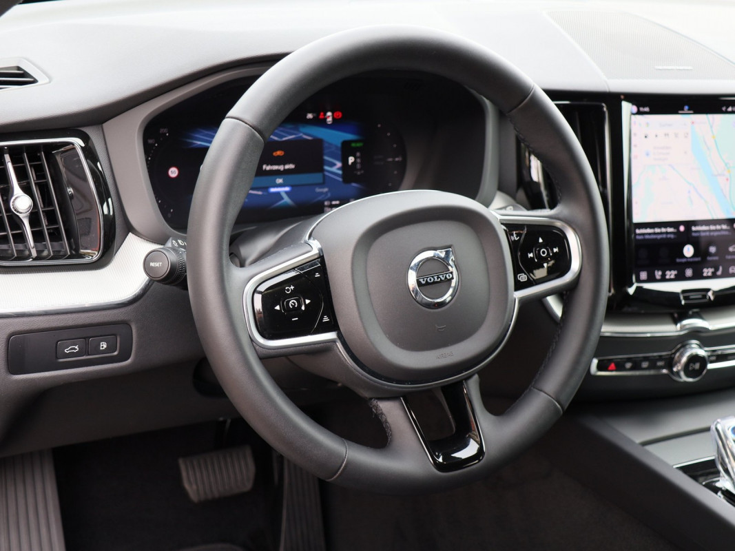 Volvo XC60 T6 AWD - SUV/Off-road - Schwarz - Gebrauchtwagen - Bild 9