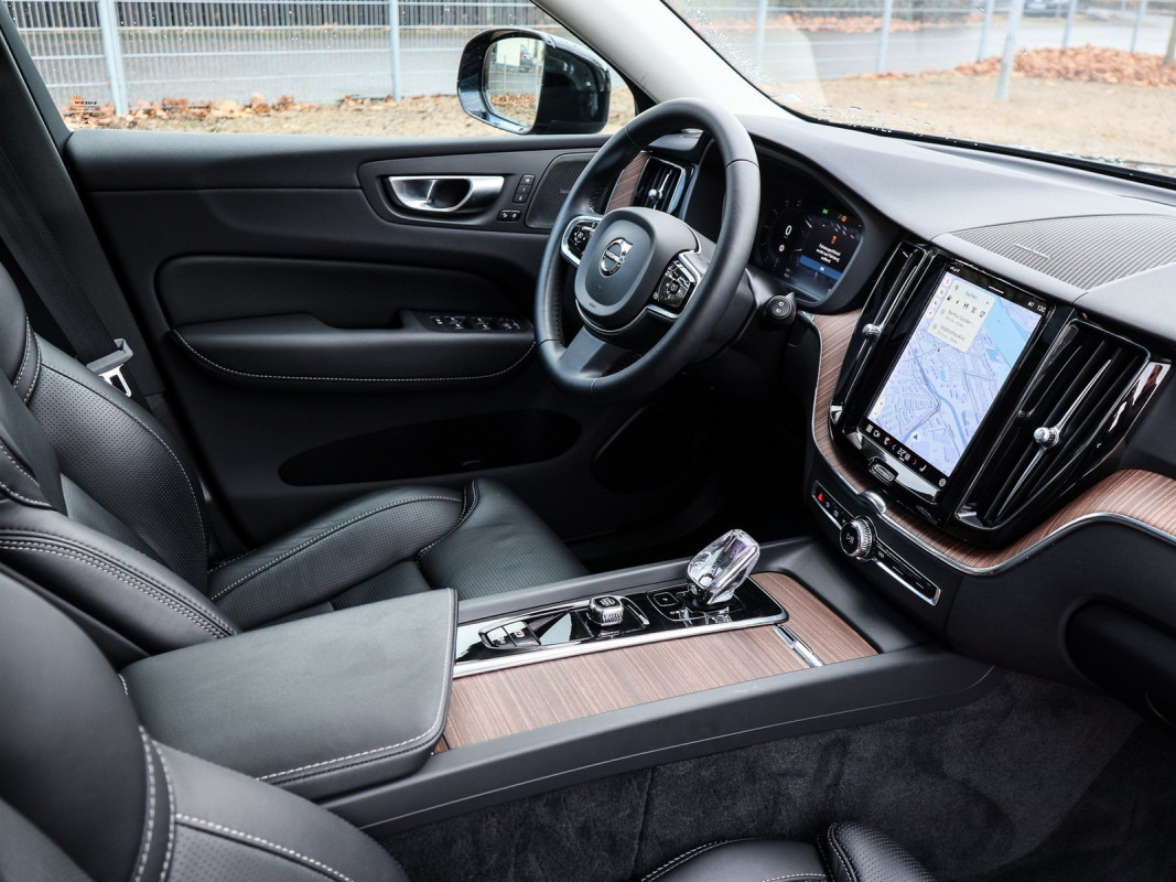 Volvo XC60 T6 - SUV/Off-road - Grau - Gebrauchtwagen - Bild 3