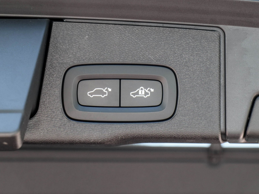 Volvo XC60 B4 - SUV/Off-road - Silber - Gebrauchtwagen - Bild 16
