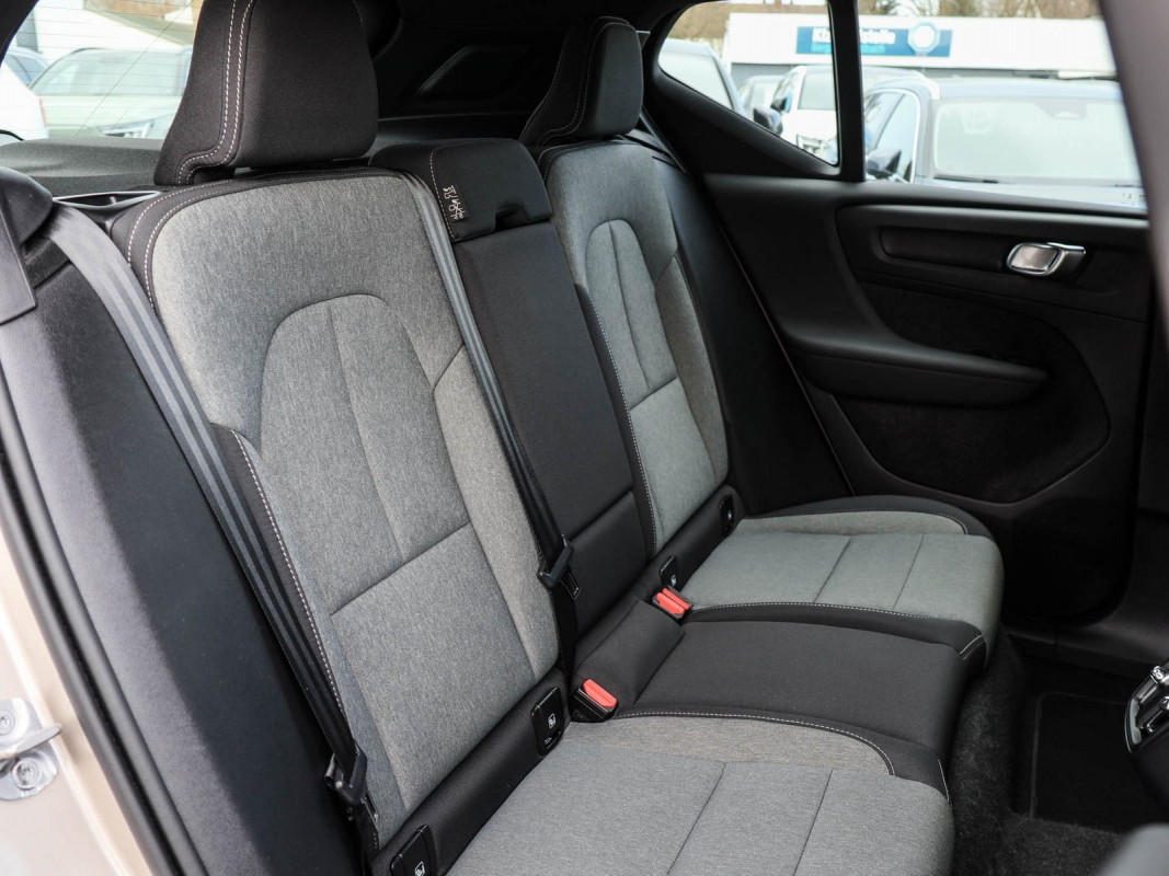 Volvo XC40 B3 - SUV/Off-road - Beige - Gebrauchtwagen - Bild 4