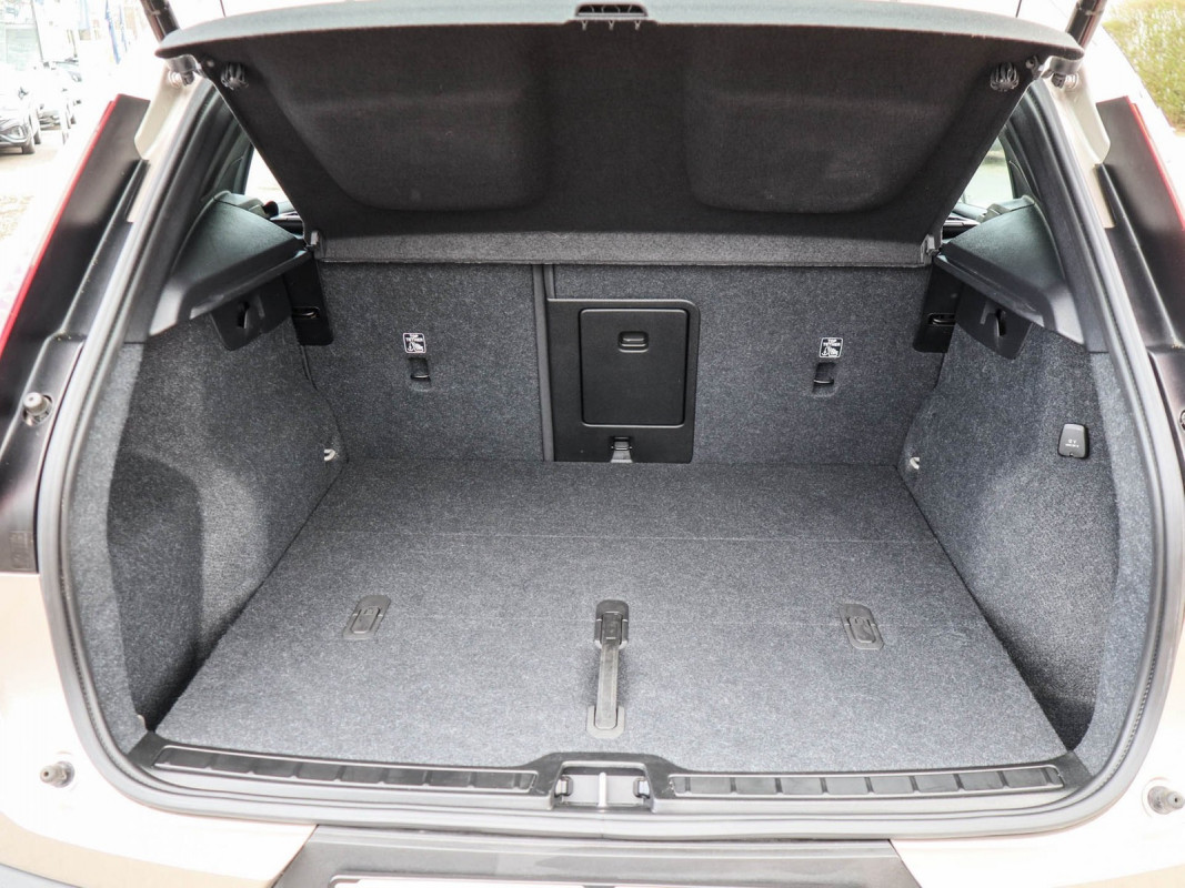 Volvo XC40 B3 - SUV/Off-road - Beige - Gebrauchtwagen - Bild 11