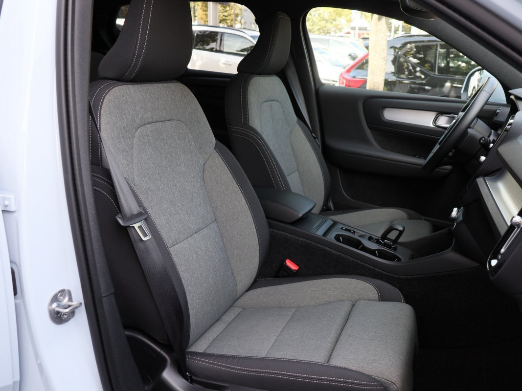 Volvo XC40 B3 - SUV/Off-road - Blau - Gebrauchtwagen - Bild 6