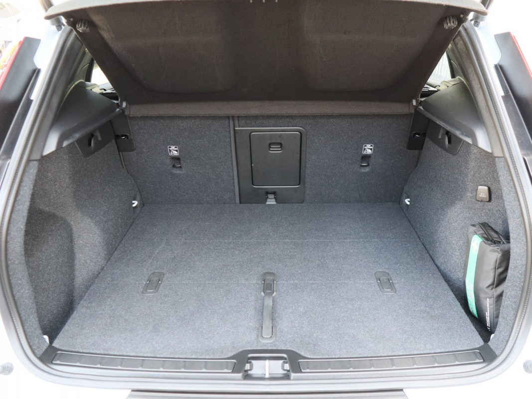 Volvo XC40 B3 - SUV/Off-road - Blau - Gebrauchtwagen - Bild 10