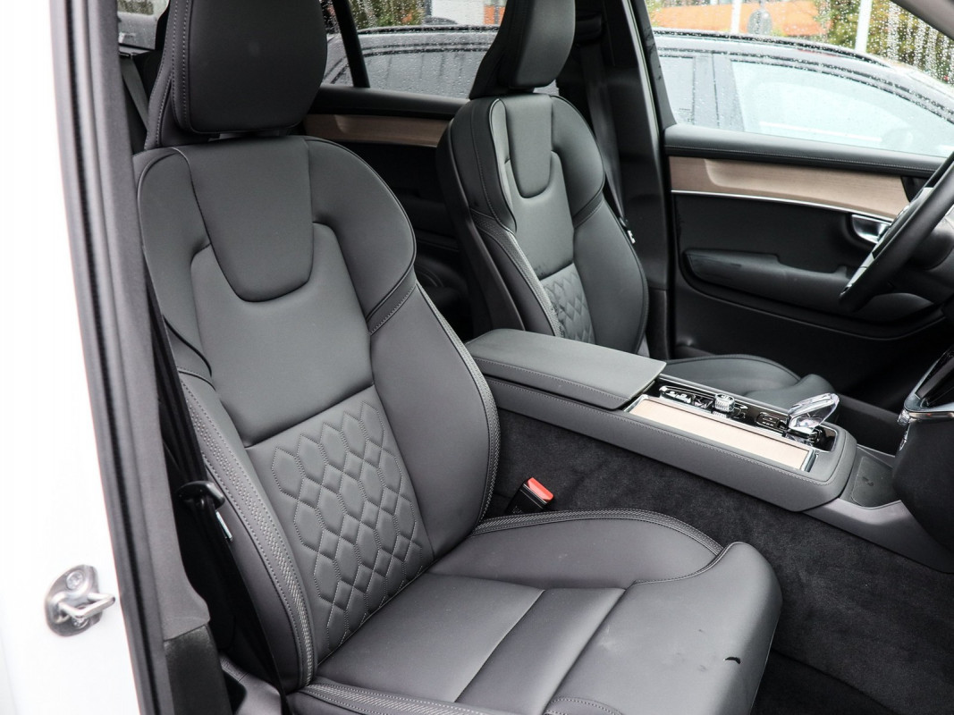 Volvo XC90 T8 AWD Reskin - SUV/Off-road - Weiss - Gebrauchtwagen - Bild 6