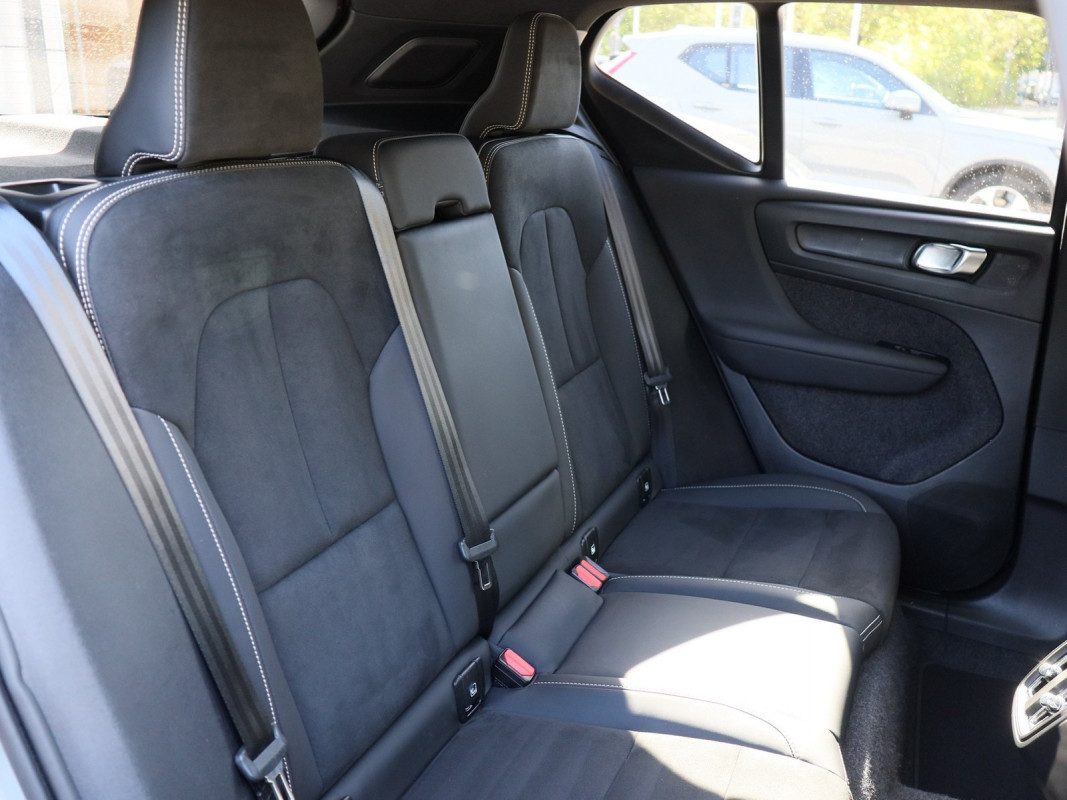 Volvo XC40 B3 (B) - SUV/Off-road - Grau - Gebrauchtwagen - Bild 4