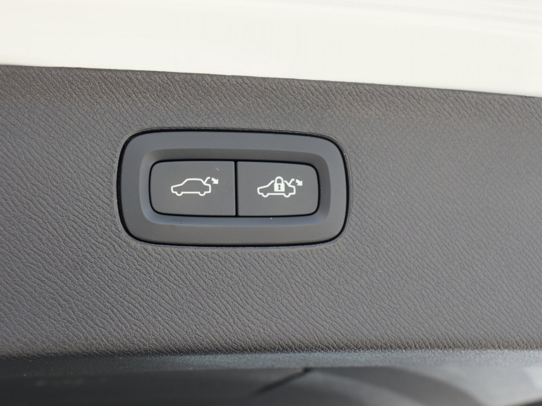 Volvo XC90 T8 AWD Plug-In Hybrid - SUV/Off-road - Weiss - Gebrauchtwagen - Bild 16