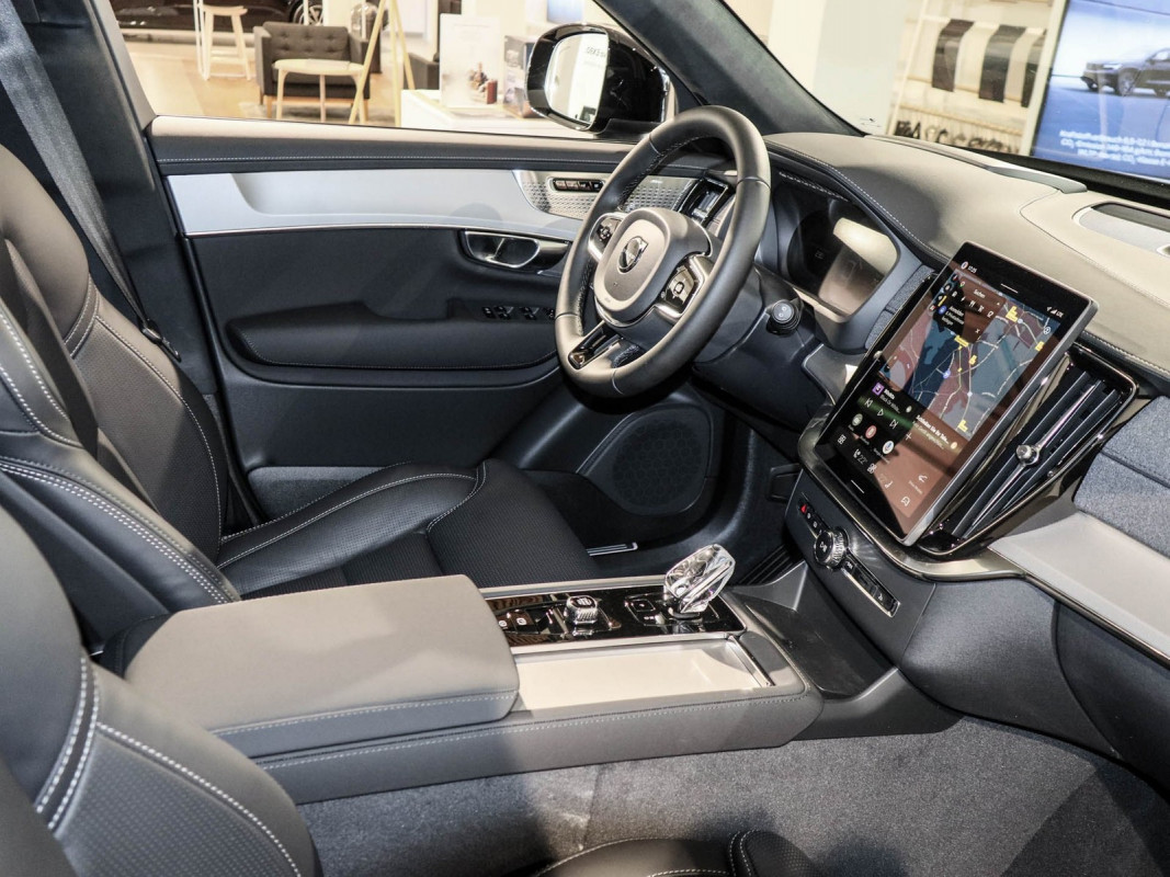 Volvo XC90 T8 Recharge AWD - SUV/Off-road - Schwarz - Gebrauchtwagen - Bild 3