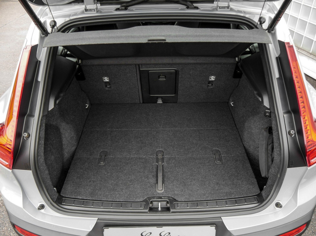 Volvo XC40 - SUV/Off-road - Grau - Gebrauchtwagen - Bild 15
