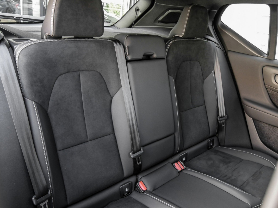 Volvo XC40 - SUV/Off-road - Grau - Gebrauchtwagen - Bild 4