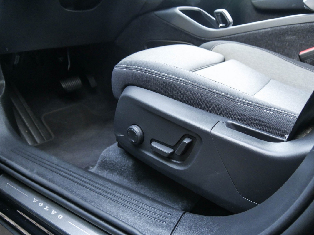 Volvo XC40 - SUV/Off-road - Schwarz - Gebrauchtwagen - Bild 13