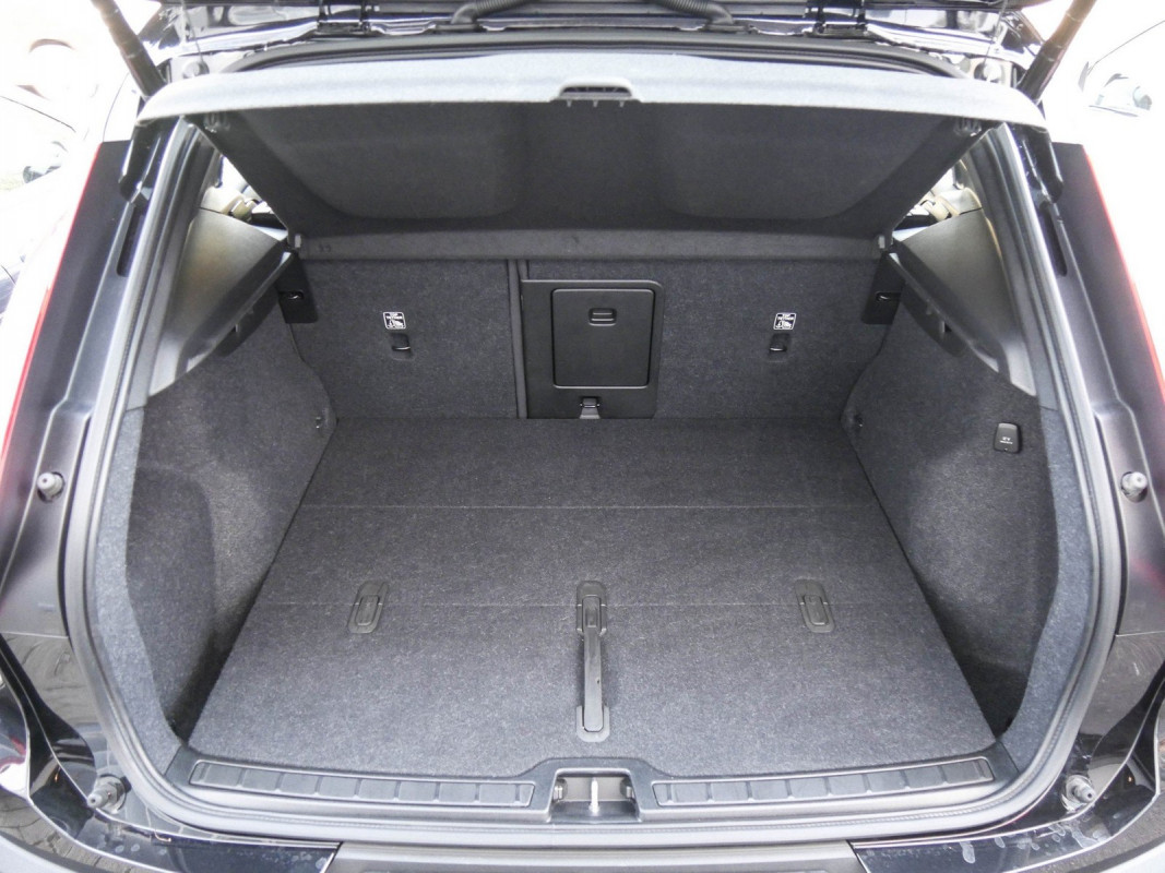 Volvo XC40 - SUV/Off-road - Schwarz - Gebrauchtwagen - Bild 16