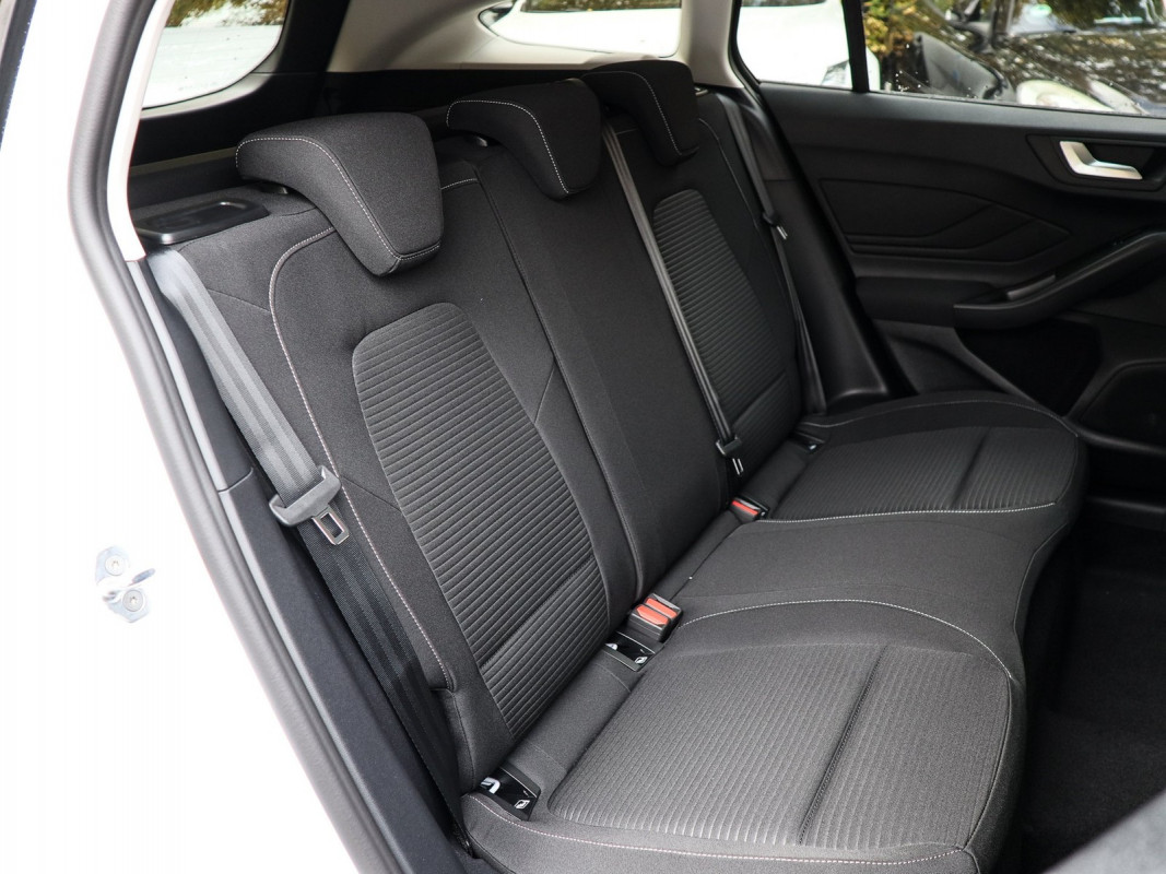 Ford Focus Turnier 1.0 EcoBoost Automatik - Kombi - Weiss - Tageszulassung - Bild 4