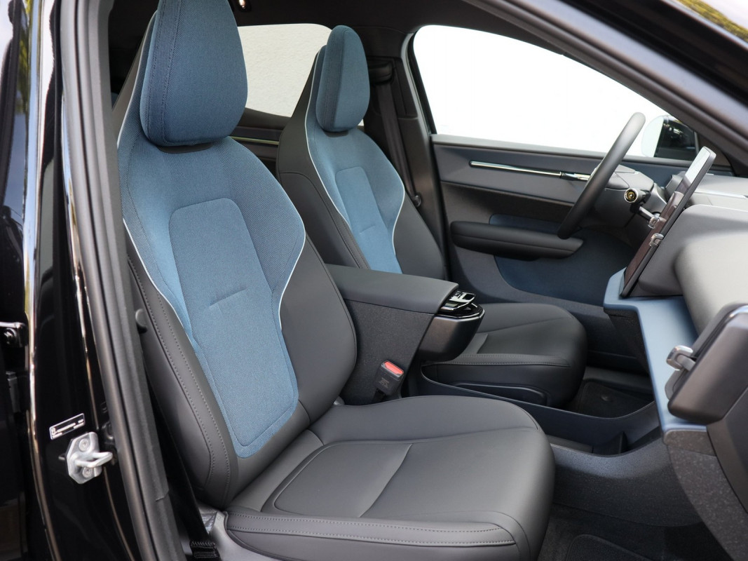 Volvo EX30 Single Ext. Range - SUV/Off-road - Schwarz - Gebrauchtwagen - Bild 6