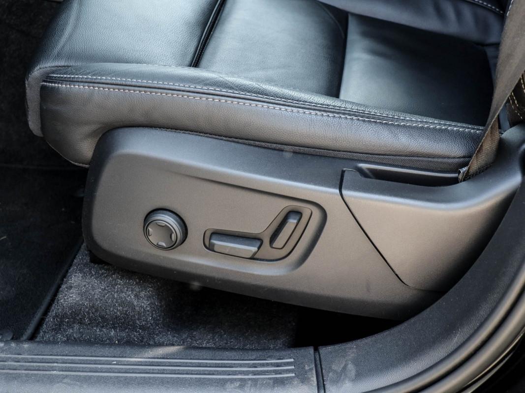 Volvo XC40 T5 Inscription Recharge Plug-In Hybrid - SUV/Off-road - Schwarz - Gebrauchtwagen - Bild 12