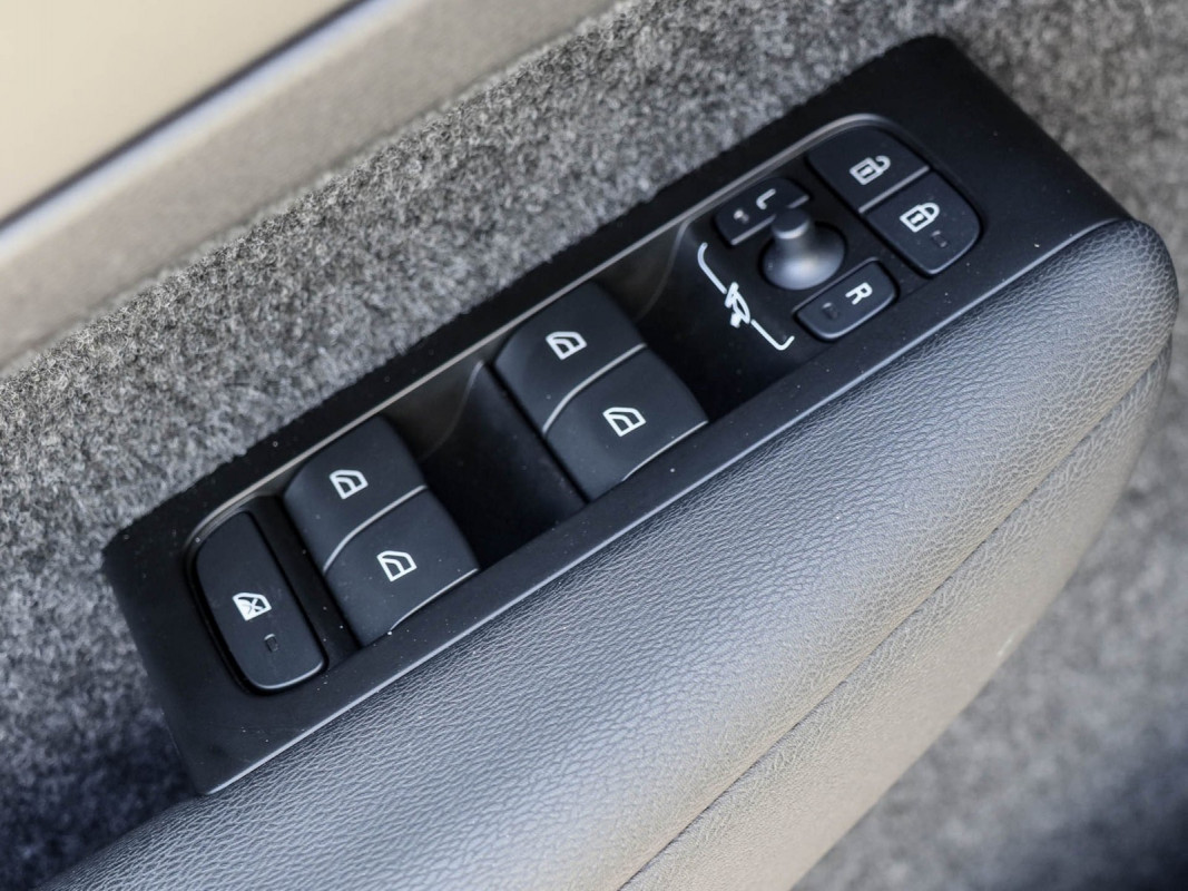 Volvo XC40 T5 Inscription Recharge Plug-In Hybrid - SUV/Off-road - Schwarz - Gebrauchtwagen - Bild 14