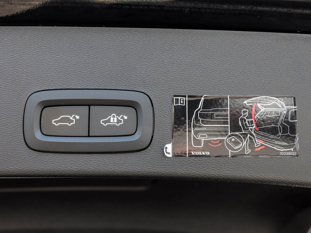 Volvo XC40 T5 Inscription Recharge Plug-In Hybrid - SUV/Off-road - Schwarz - Gebrauchtwagen - Bild 16
