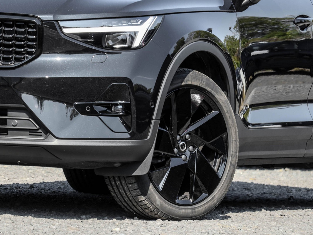 Volvo XC40 B3 Plus Black Edition - SUV/Off-road - Schwarz - Gebrauchtwagen - Bild 5
