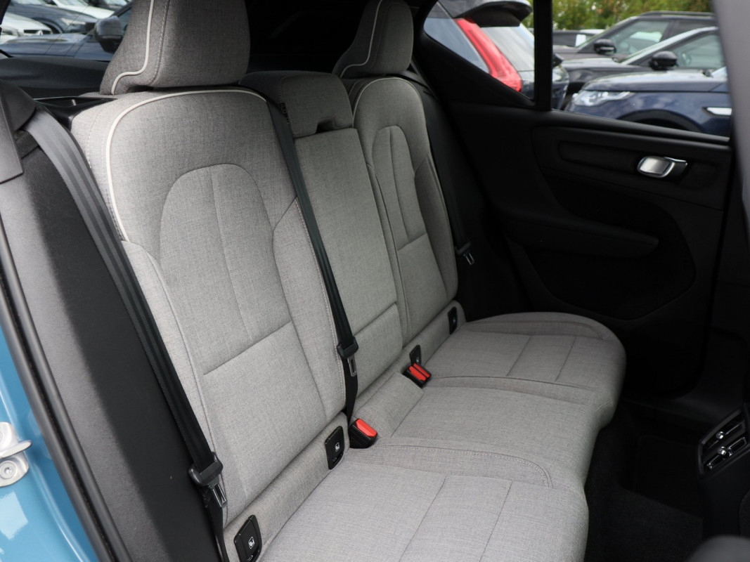 Volvo XC40 Plus Recharge Pure Electric - SUV/Off-road - Blau - Gebrauchtwagen - Bild 4