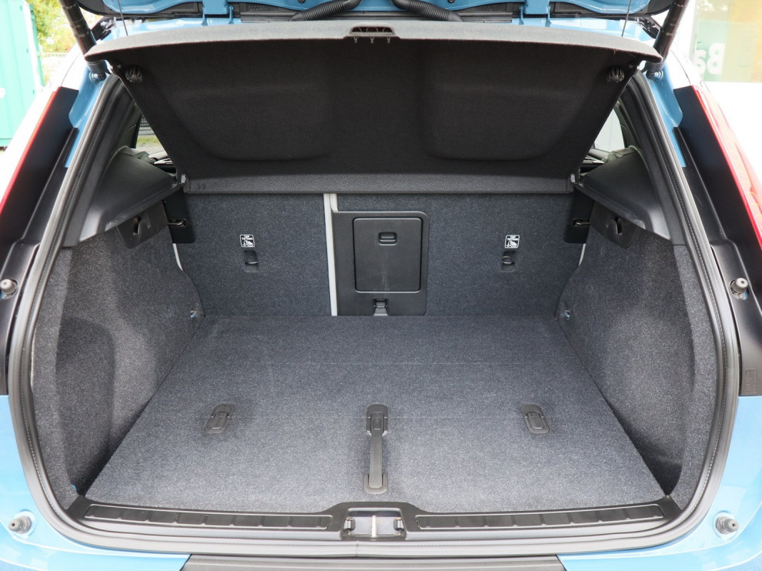 Volvo XC40 Plus Recharge Pure Electric - SUV/Off-road - Blau - Gebrauchtwagen - Bild 11