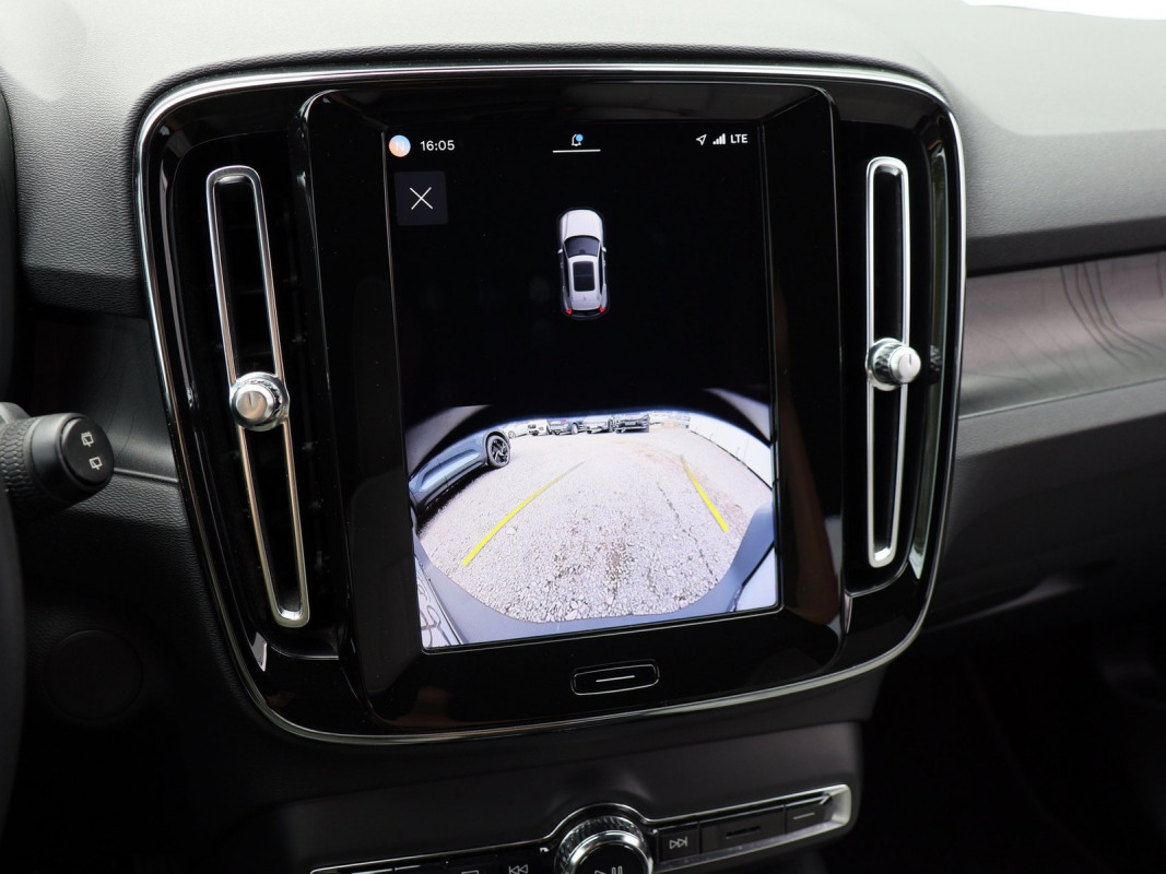 Volvo XC40 Plus Recharge Pure Electric - SUV/Off-road - Blau - Gebrauchtwagen - Bild 12