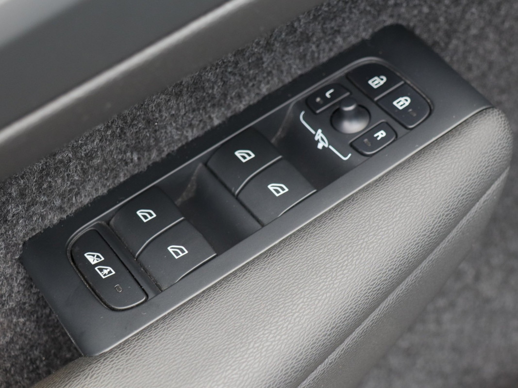 Volvo XC40 Plus Recharge Pure Electric - SUV/Off-road - Blau - Gebrauchtwagen - Bild 14