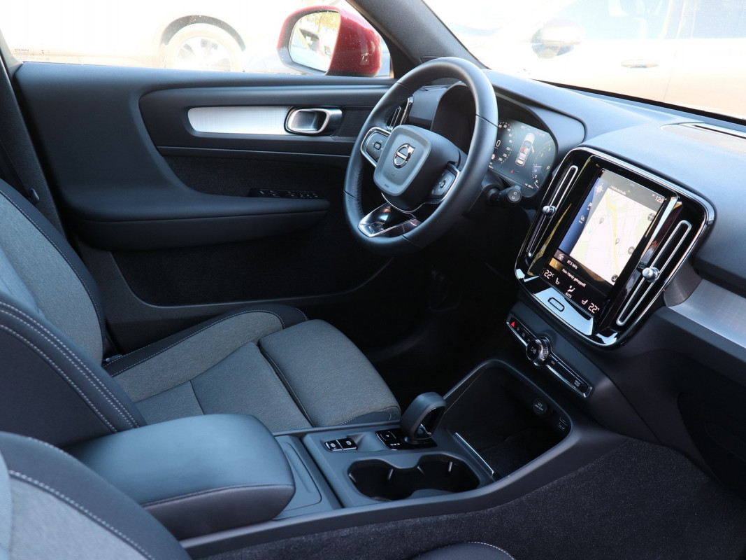 Volvo XC40 T2 - SUV/Off-road - Rot - Gebrauchtwagen - Bild 3