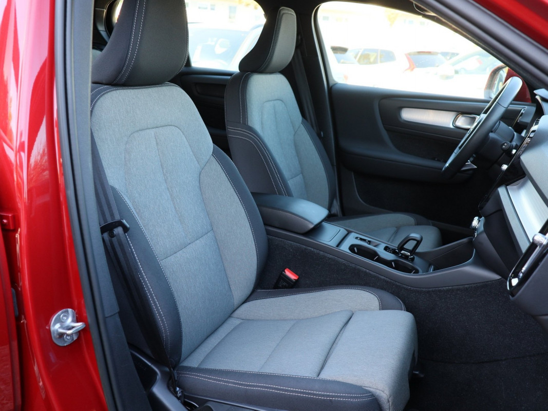 Volvo XC40 T2 - SUV/Off-road - Rot - Gebrauchtwagen - Bild 6