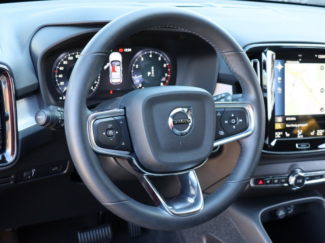Volvo XC40 T2 - SUV/Off-road - Rot - Gebrauchtwagen - Bild 9