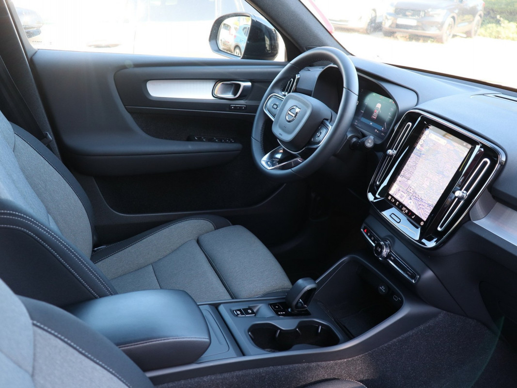 Volvo XC40 B3 - SUV/Off-road - Schwarz - Gebrauchtwagen - Bild 3