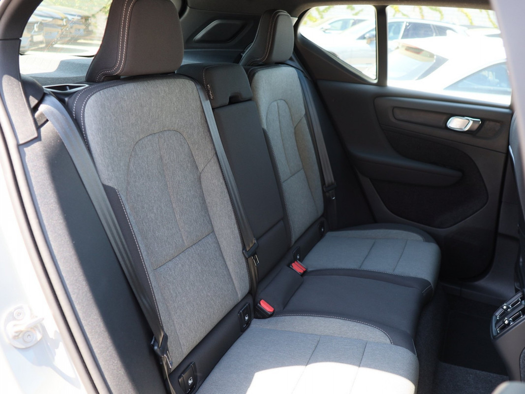 Volvo XC40 B3 - SUV/Off-road - Grau - Gebrauchtwagen - Bild 4