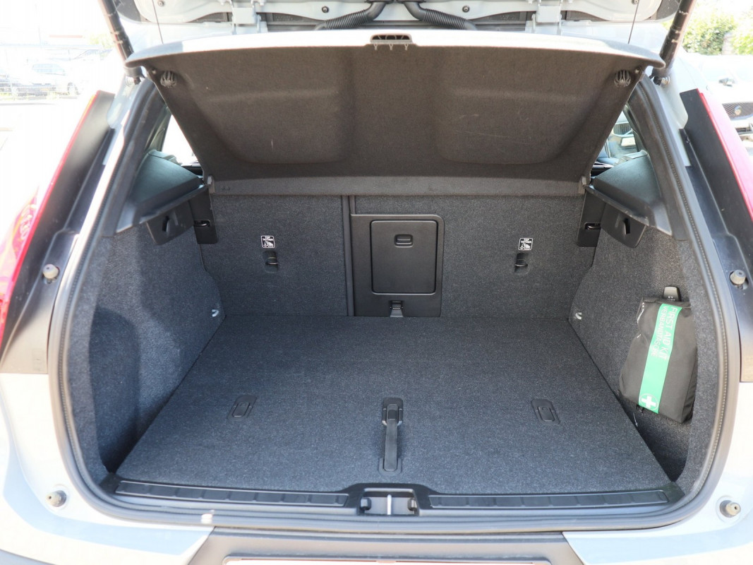 Volvo XC40 B3 - SUV/Off-road - Grau - Gebrauchtwagen - Bild 11