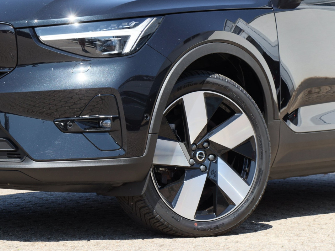 Volvo XC40 Recharge Pure Electric AWD - SUV/Off-road - Schwarz - Gebrauchtwagen - Bild 5