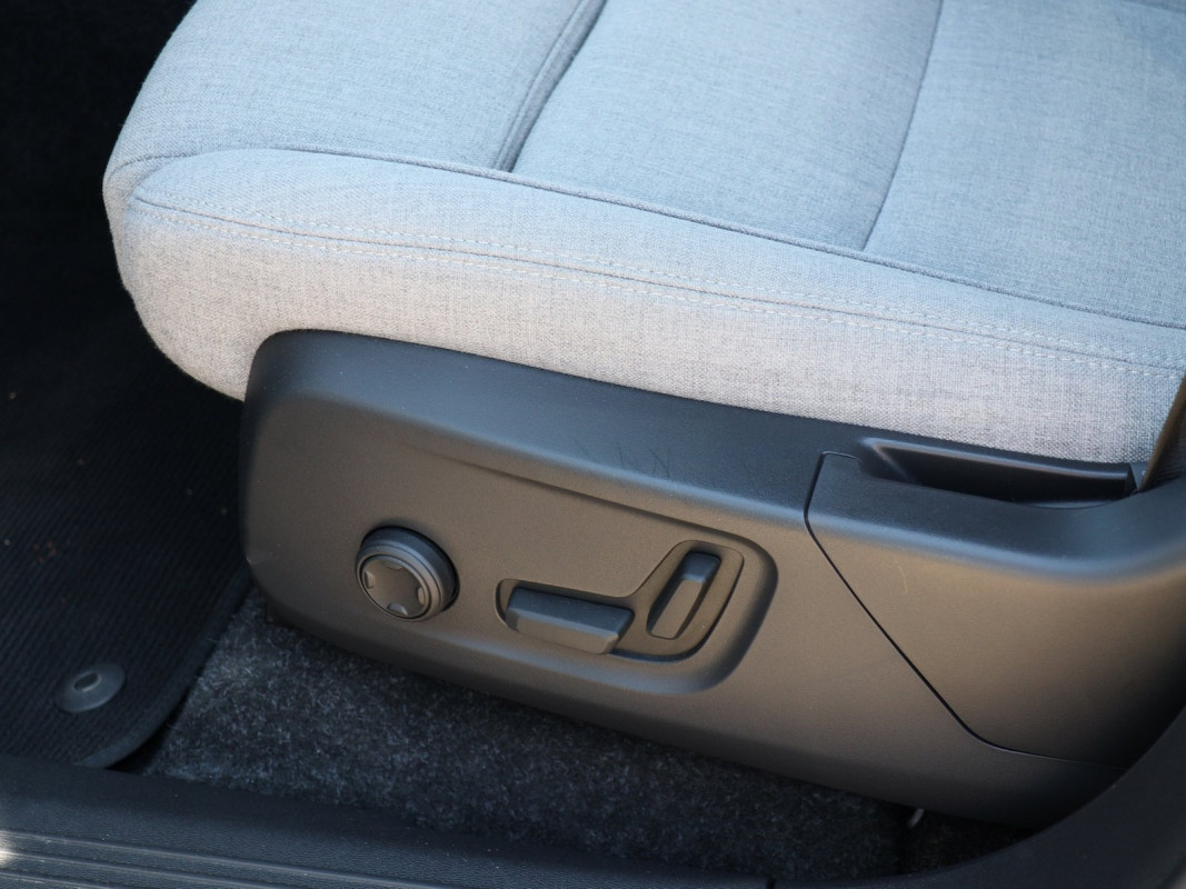 Volvo XC40 Recharge Pure Electric AWD - SUV/Off-road - Schwarz - Gebrauchtwagen - Bild 13