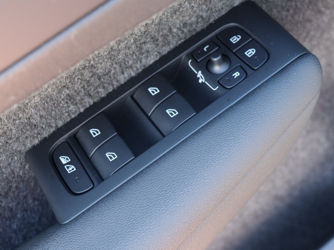 Volvo XC40 Recharge Pure Electric AWD - SUV/Off-road - Schwarz - Gebrauchtwagen - Bild 15