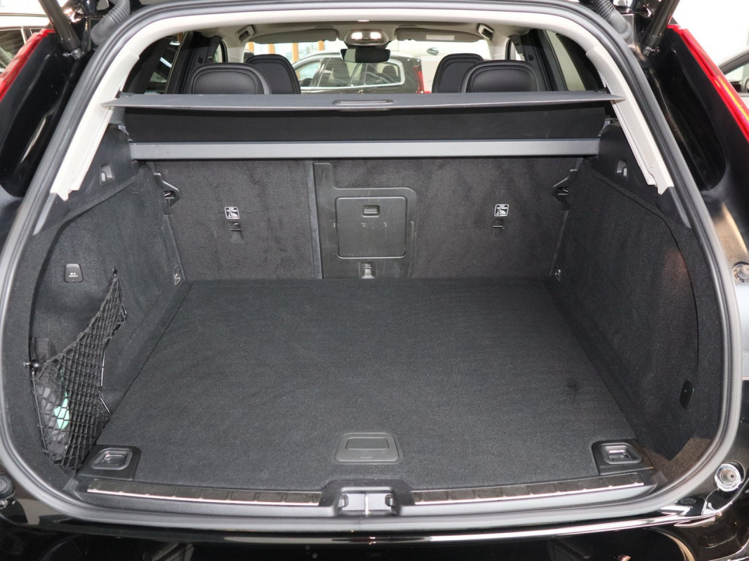 Volvo XC60 - SUV/Off-road - Schwarz - Gebrauchtwagen - Bild 11