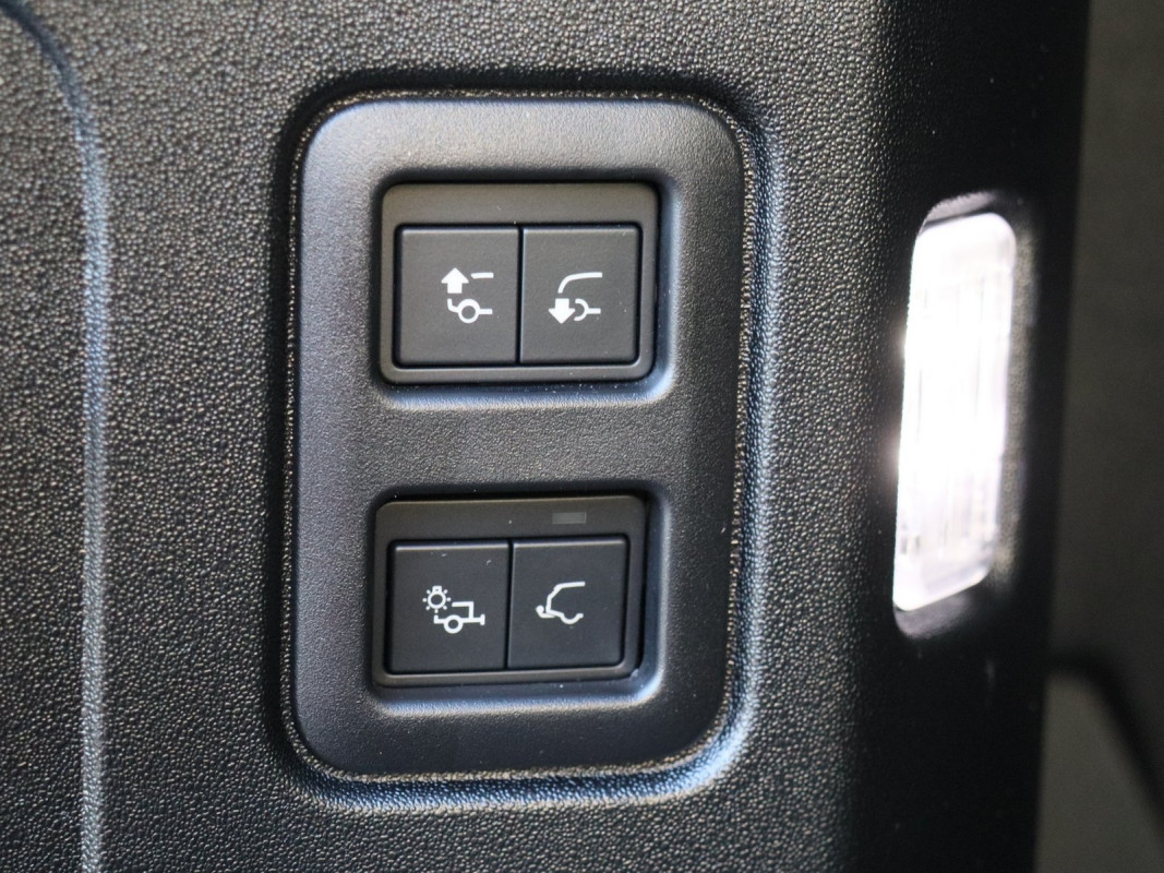 Land Rover Defender - SUV/Off-road - Grau - Gebrauchtwagen - Bild 14