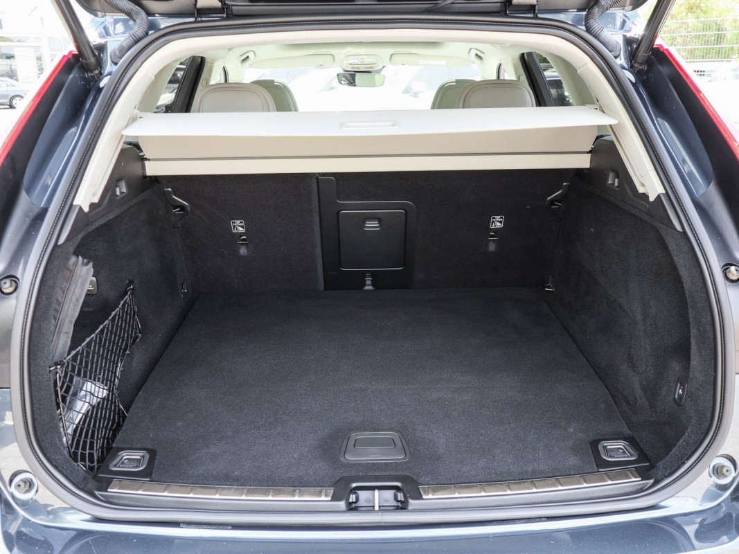 Volvo XC60 Inscription Plug-In Hybrid AWD - SUV/Off-road - Blau - Gebrauchtwagen - Bild 10