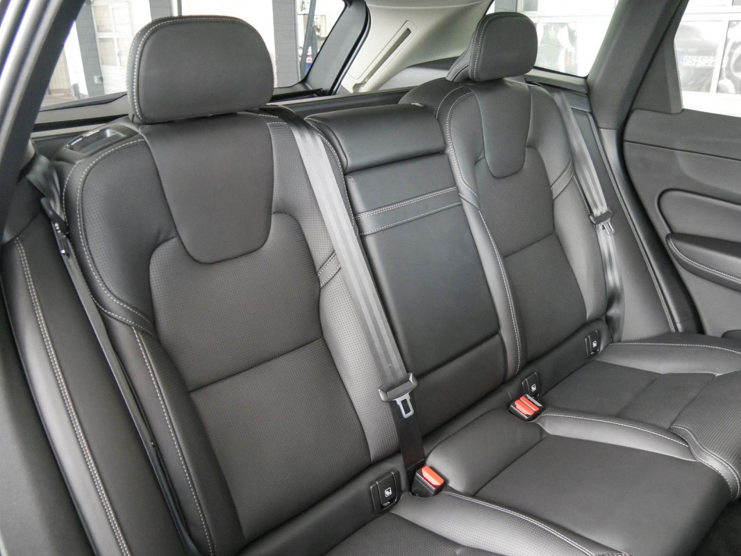 Volvo XC60 - SUV/Off-road - Schwarz - Gebrauchtwagen - Bild 4
