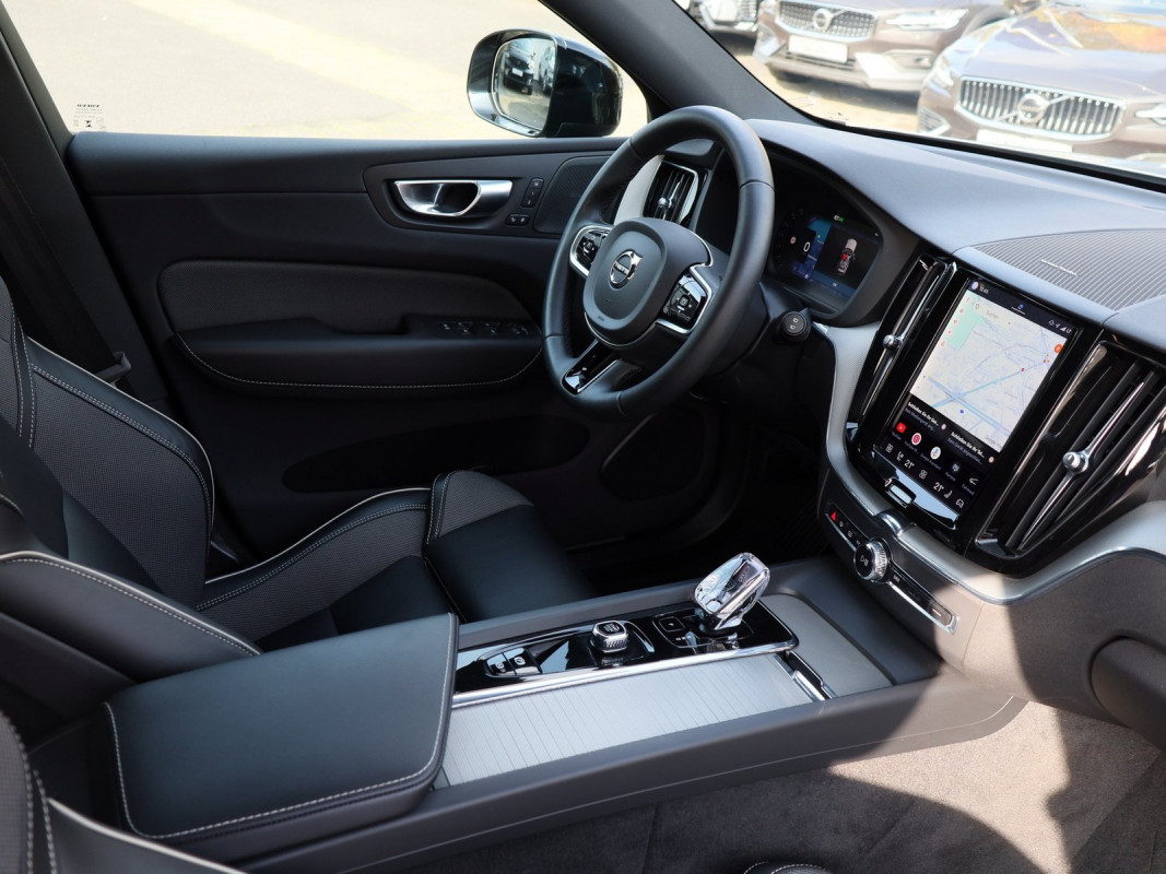Volvo XC60 T8 Recharge AWD - SUV/Off-road - Grau - Gebrauchtwagen - Bild 3