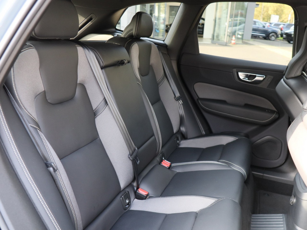 Volvo XC60 T8 Recharge AWD - SUV/Off-road - Grau - Gebrauchtwagen - Bild 4