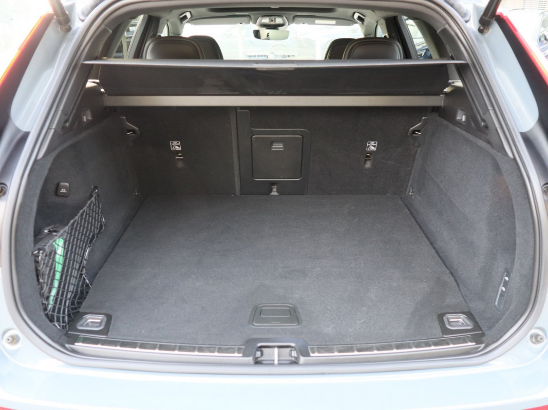Volvo XC60 T8 Recharge AWD - SUV/Off-road - Grau - Gebrauchtwagen - Bild 10