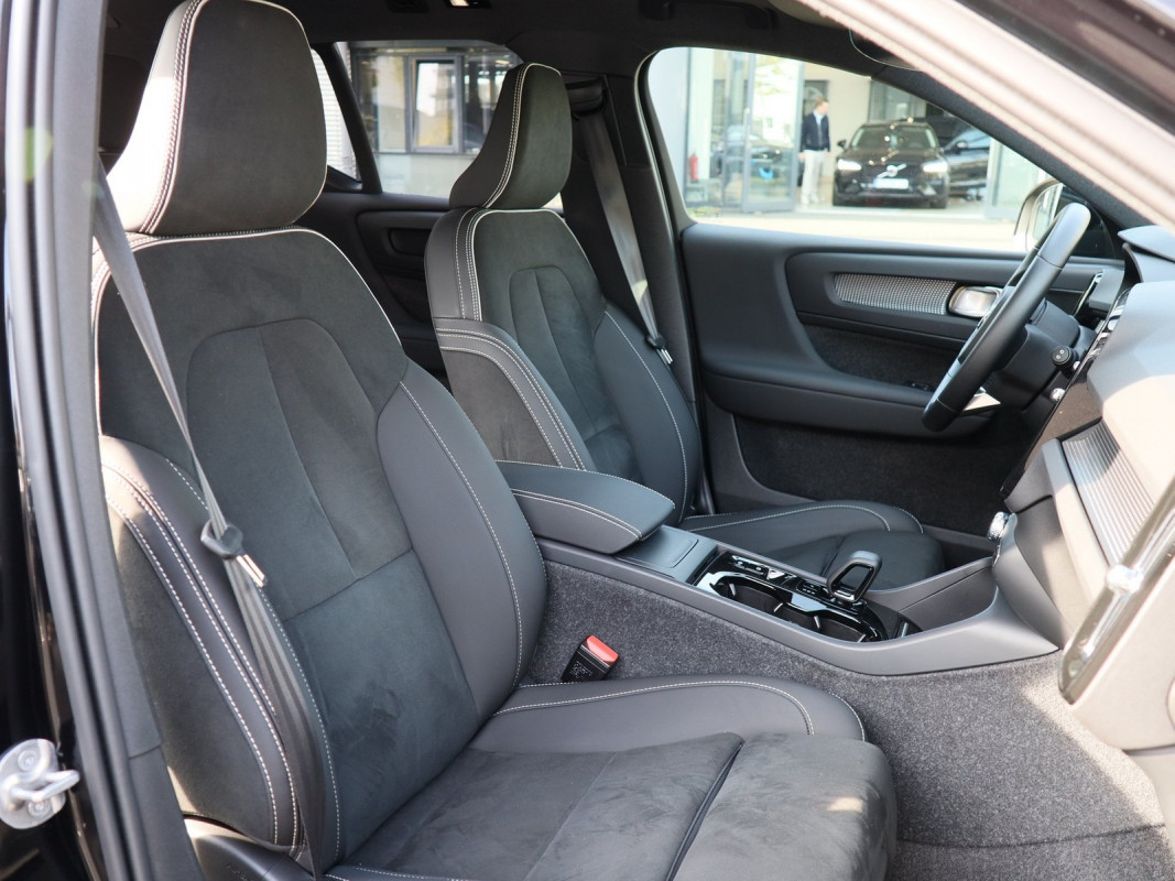 Volvo XC40 B4 - SUV/Off-road - Schwarz - Gebrauchtwagen - Bild 6