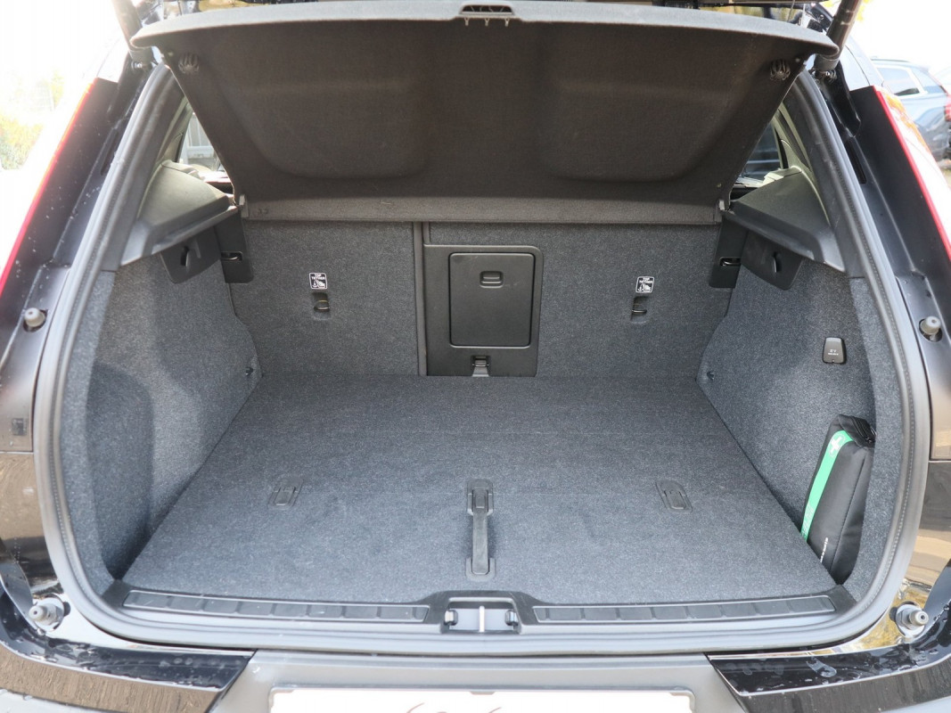 Volvo XC40 B4 - SUV/Off-road - Schwarz - Gebrauchtwagen - Bild 10