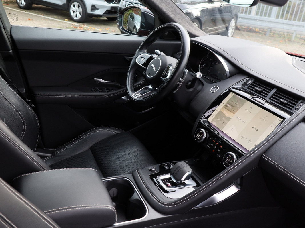 Jaguar E-PACE - SUV/Off-road - Rot - Gebrauchtwagen - Bild 3