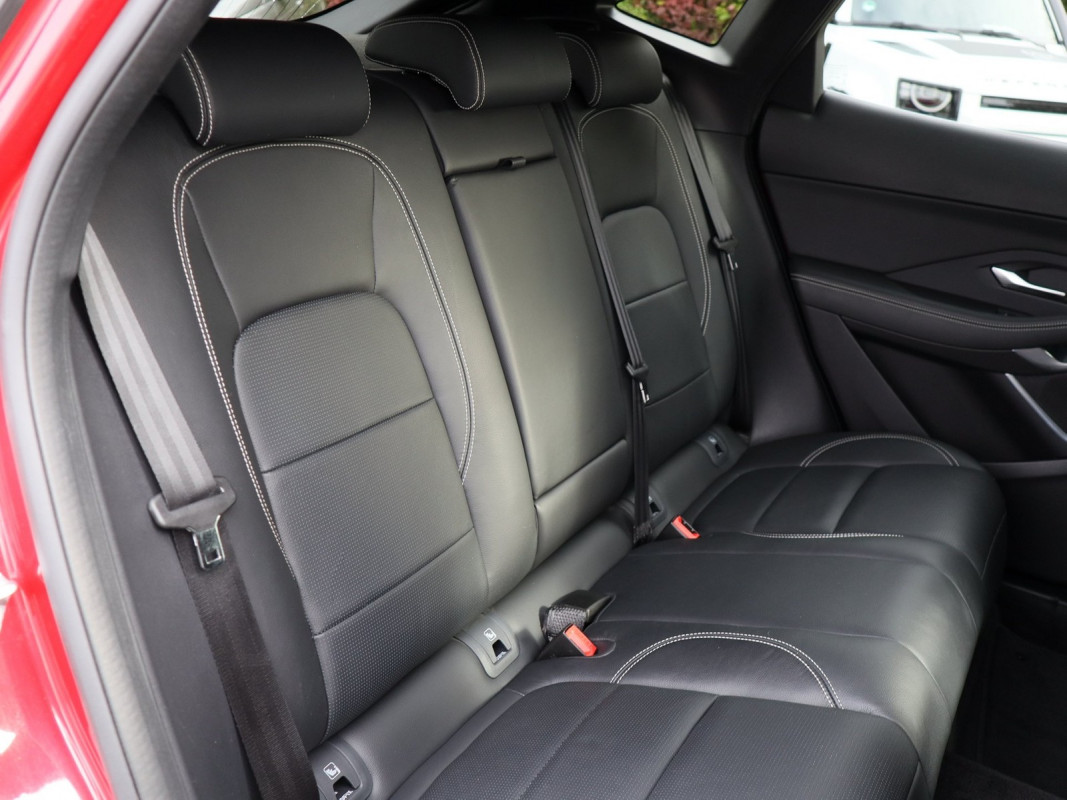 Jaguar E-PACE - SUV/Off-road - Rot - Gebrauchtwagen - Bild 4