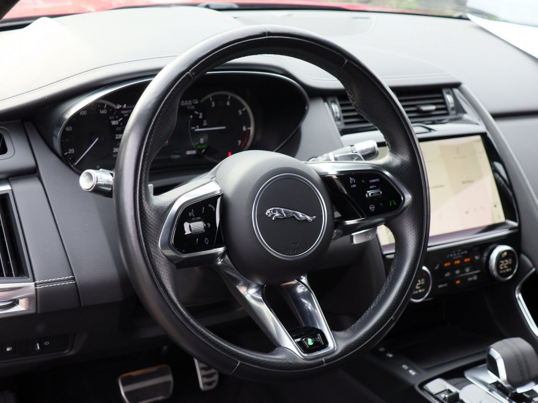 Jaguar E-PACE - SUV/Off-road - Rot - Gebrauchtwagen - Bild 8