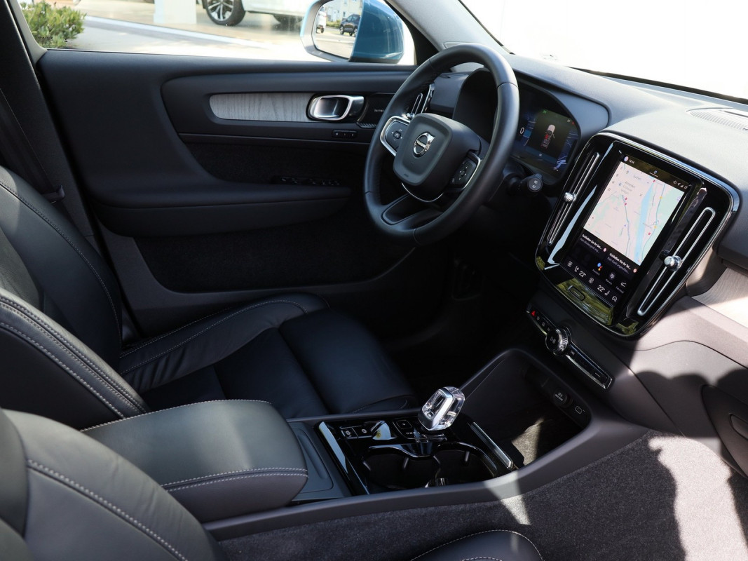 Volvo XC40 B4 - SUV/Off-road - Blau - Gebrauchtwagen - Bild 3