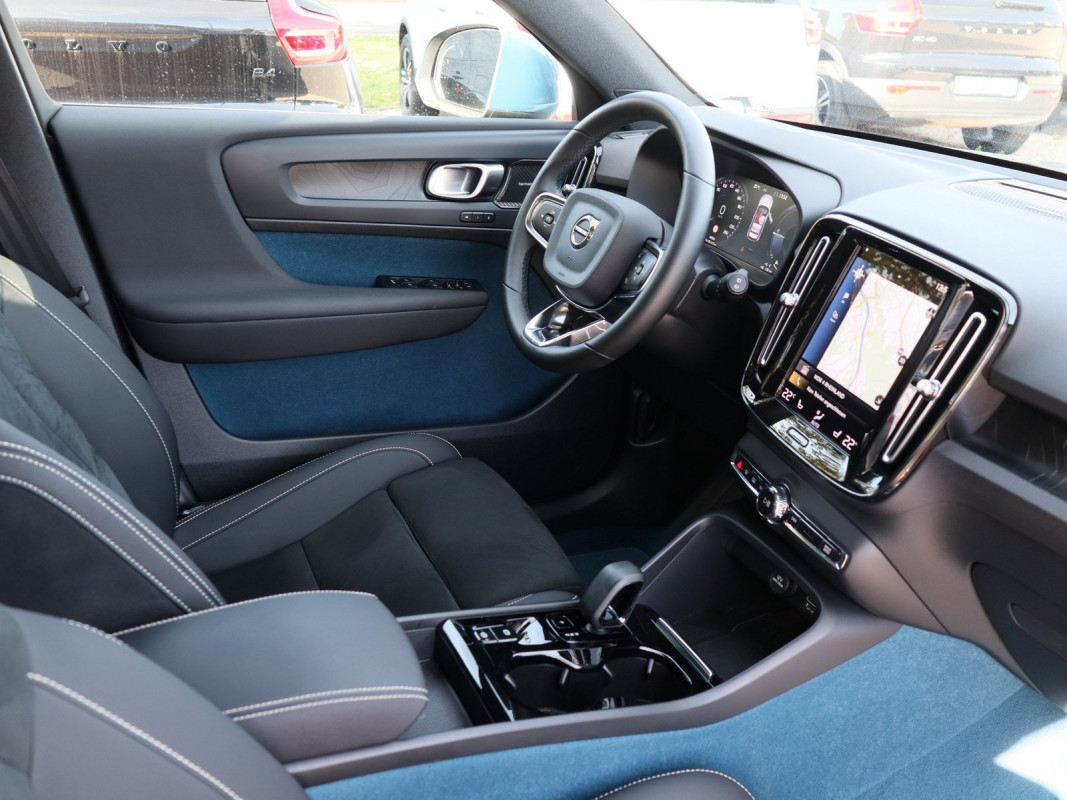 Volvo XC40 T4 - SUV/Off-road - Blau - Gebrauchtwagen - Bild 3