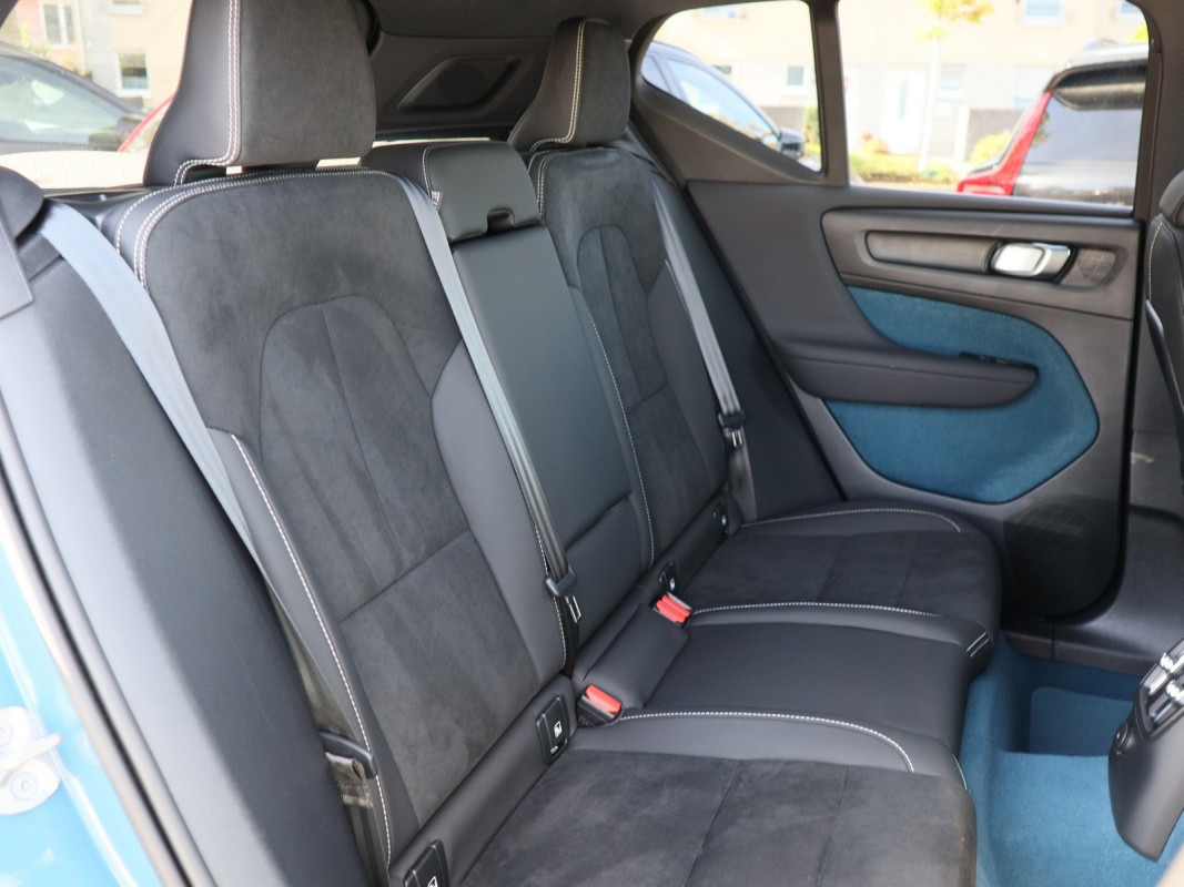 Volvo XC40 T4 - SUV/Off-road - Blau - Gebrauchtwagen - Bild 4